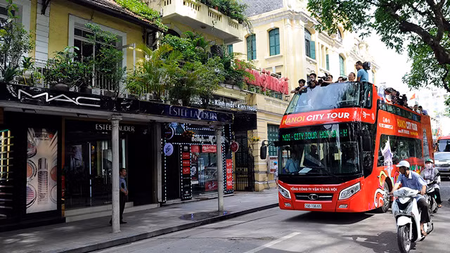 河内首条双层观光巴士正式投运（组图） ảnh 2