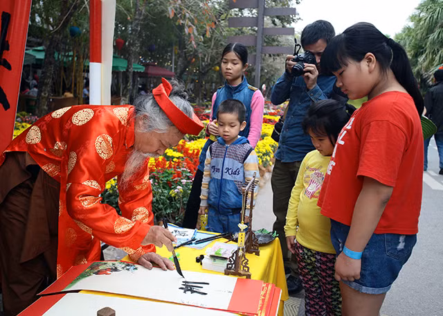 五颜六色的花街在 Ecopark 举行 ảnh 9
