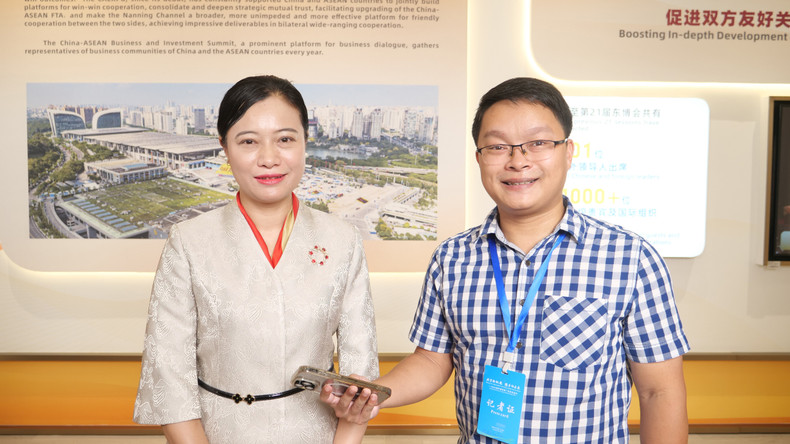 中国—东盟博览会秘书处秘书长、广西国际博览事务局局长韦朝晖接受本报驻华记者采访。 08.jpg