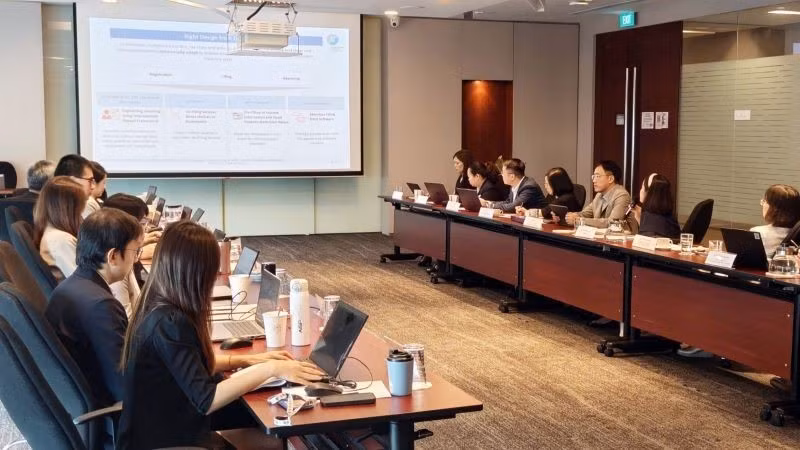 梅山副局长与新加坡税务局 (IRAS) 的专家进行了讨论。