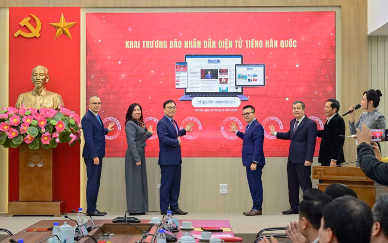 越南人民报网韩文版正式开通。