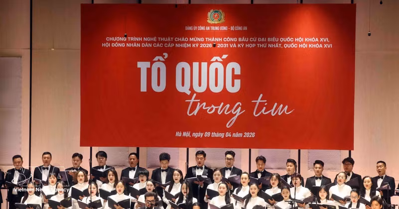 vnanet-potal-tong-bi-thu-chu-tich-nuoc-du-chuong-trinh-nghe-thuat-to-quoc-trong-tim-8691737.jpg