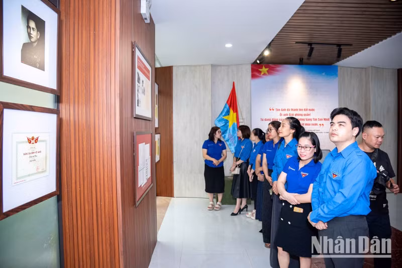 面对这些记录，全国人民仿佛又看到了一个充满理想的“黄金一代”，他们用自己的青春为人民带来和平。