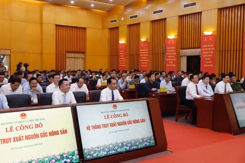 各位代表出席农产品溯源系统发布仪式，系统正式在全国范围内投入运行