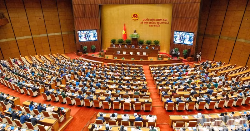 今天，国会召开第一次非常规会议闭幕会