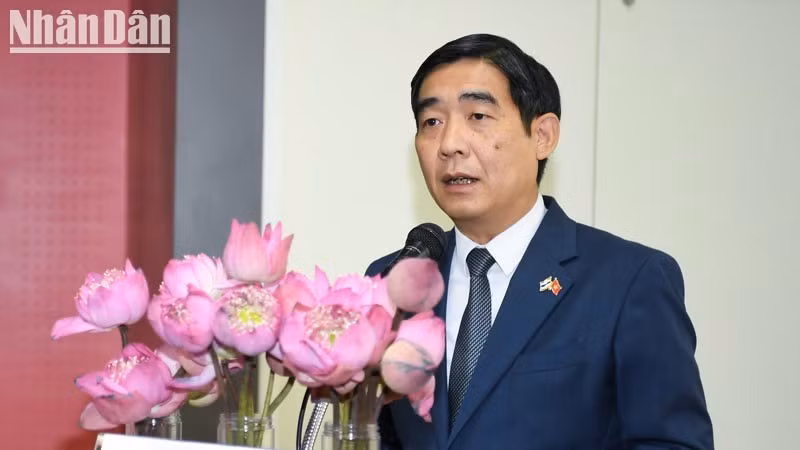 越南驻泰国大使范越雄在会上发表讲话。（春山 摄）