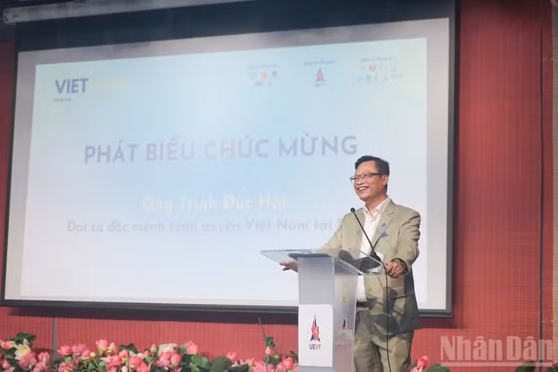 越南驻法国大使郑德海在开幕式上致辞。