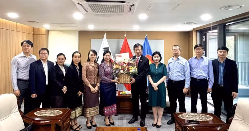 老挝驻韩国大使祝贺越南国庆81周年