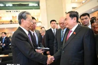 在瑞士日内瓦出席第六届世界议长大会期间，越南国会主席陈青敏当地时间7月29日会见了中国全国人大常委会委员长赵乐际。
