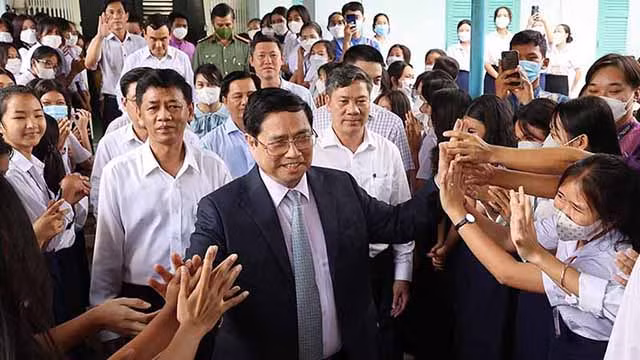 越南政府总理范明正走访黄冈少数民族寄宿高中学校（组图） ảnh 2