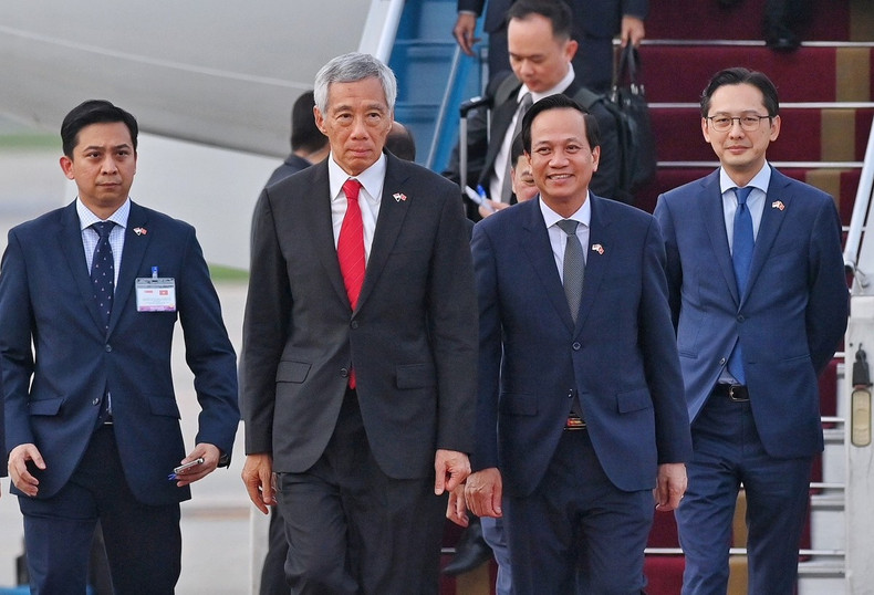 应越南政府总理范明正的邀请,李显龙总理对越南进行为期三天的正式访问。 应越南政府总理范明正的邀请,李显龙总理对越南进行为期三天的正式访问。