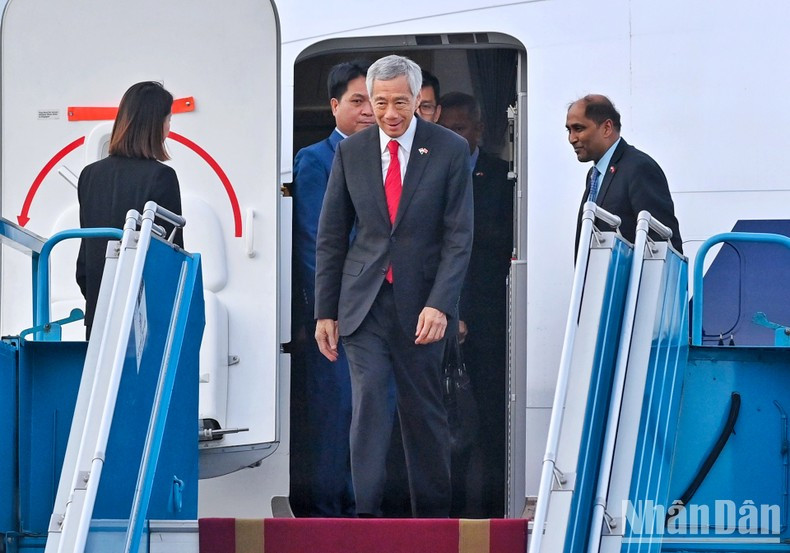 新加坡总理李显龙此访是第五次以总理身份访越,表明新加坡与越南之间的密切关系。 新加坡总理李显龙此访是第五次以总理身份访越,表明新加坡与越南之间的密切关系。