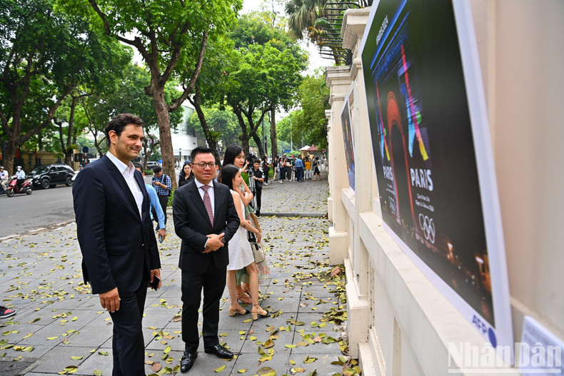 越南新闻工作者协会主席、《人民报》社总编辑黎国明出席活动。