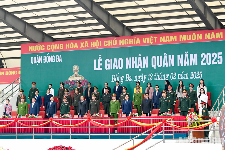 入伍新兵交接仪式现场。