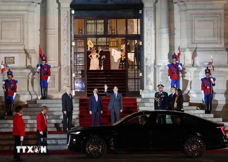 越南国家主席梁强来到宴会现场。