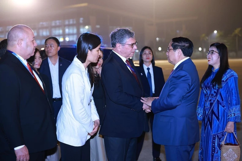 越南政府总理范明正启程赴巴西出席二十国集团领导人峰会并访问多米尼加共和国。 越南政府总理范明正启程赴巴西出席二十国集团领导人峰会并访问多米尼加共和国。