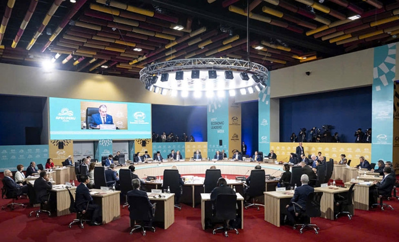 对话会场景。 对话会场景。