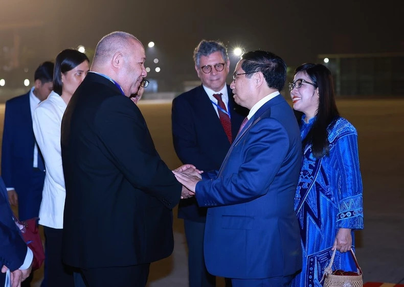 越南政府总理范明正启程赴巴西出席二十国集团领导人峰会并访问多米尼加共和国。 越南政府总理范明正启程赴巴西出席二十国集团领导人峰会并访问多米尼加共和国。