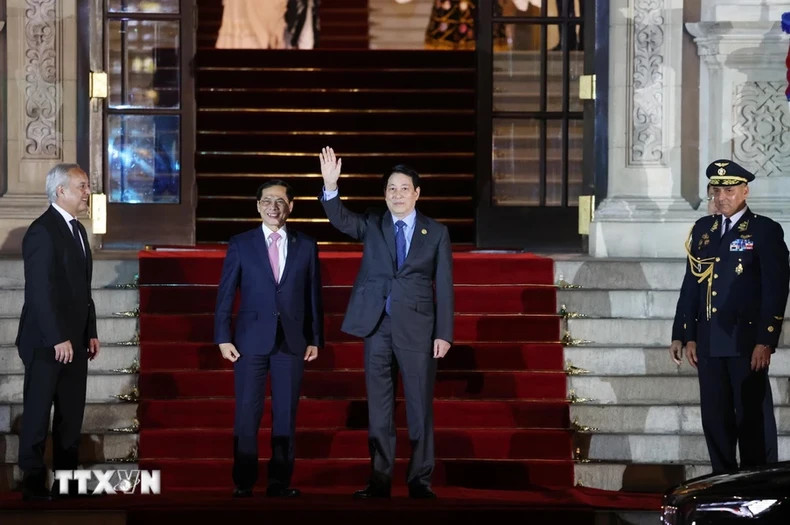 越南国家主席梁强来到宴会现场。