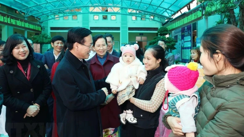 越南国家主席武文赏考察清廉县清风乡卫生站。 越南国家主席武文赏考察清廉县清风乡卫生站。