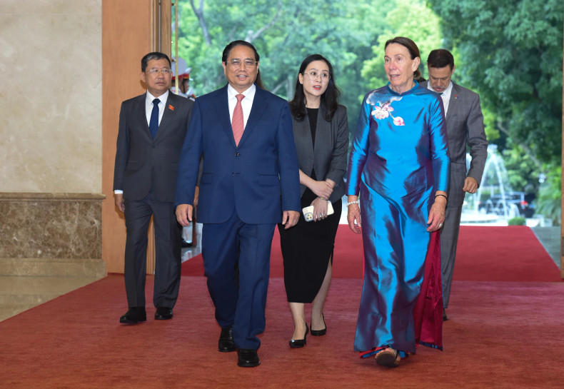 越南政府总理范明正与澳大利亚参议院议长苏·莱恩。