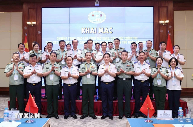 双方代表合影留念。 双方代表合影留念。