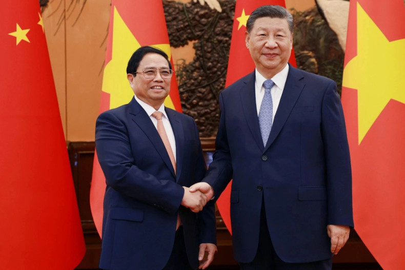 范明正总理会见中共中央总书记、国家主席习近平。 范明正总理会见中共中央总书记、国家主席习近平。