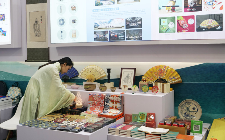 当地特色手工艺品。