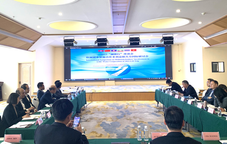 会议全景。 会议全景。