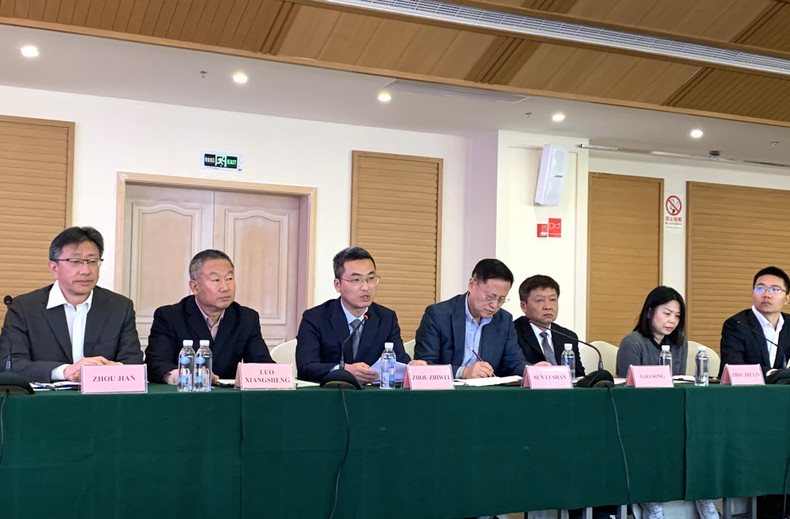 澜湄水资源合作中心主任周智伟(左三)在会上致辞。 澜湄水资源合作中心主任周智伟(左三)在会上致辞。