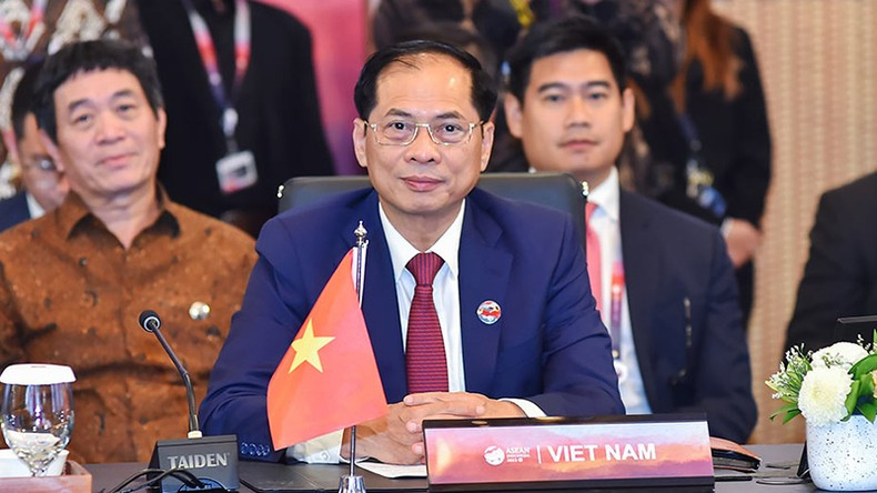 越南外交部部长裴青山出席会议。 越南外交部部长裴青山出席会议。