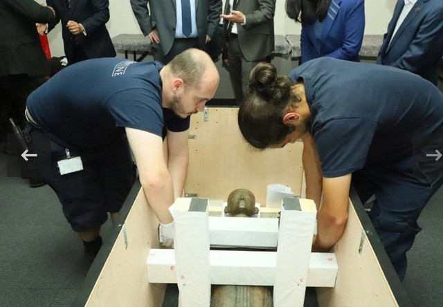 越南驻英国大使馆将与国内有关部门、运输保险公司保持配合，将该尊塑像安全运抵越南。