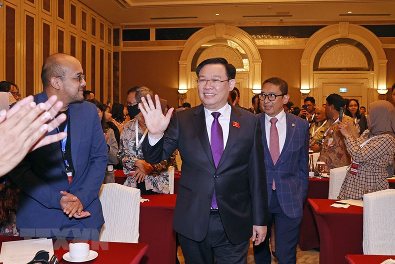 越南国会主席王廷惠出席《越印对外政策论坛》。 越南国会主席王廷惠出席《越印对外政策论坛》。