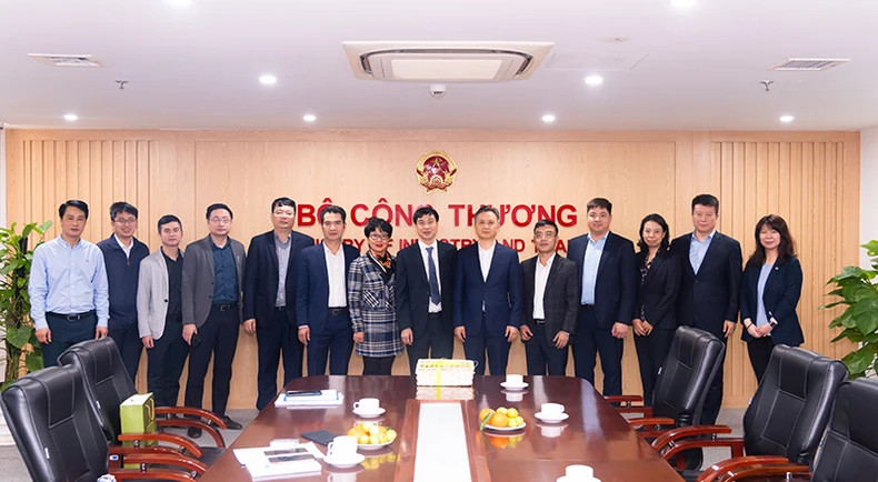 越南工贸部和越南商品交易所与大连商品交易所代表。 越南工贸部和越南商品交易所与大连商品交易所代表。