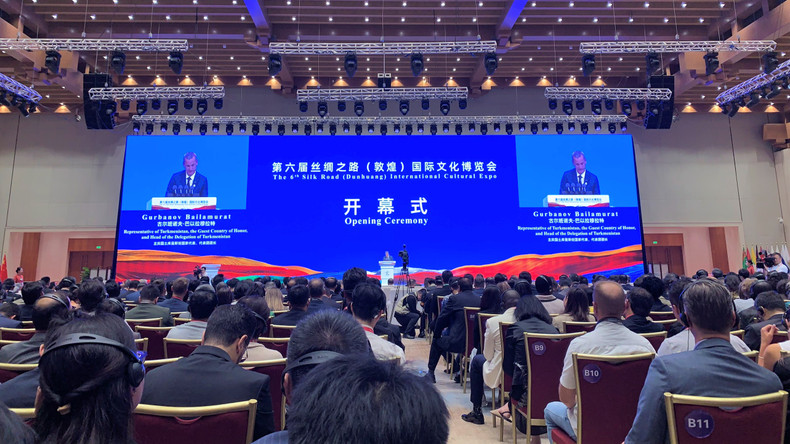 敦煌文博会开幕式。(杜有兴 摄) 敦煌文博会开幕式。(杜有兴 摄)