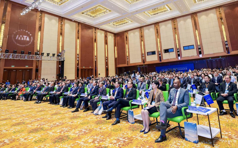 各国嘉宾出席会议开幕式。(图源:贵州日报) 各国嘉宾出席会议开幕式。(图源:贵州日报)