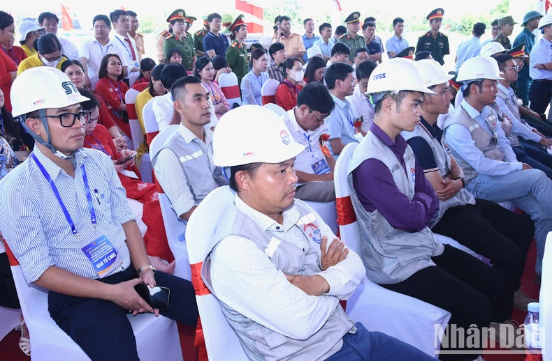 LIZEN股份公司代表出席仪式。 LIZEN股份公司代表出席仪式。