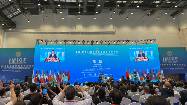 广西壮族自治区党委书记陈刚致辞。