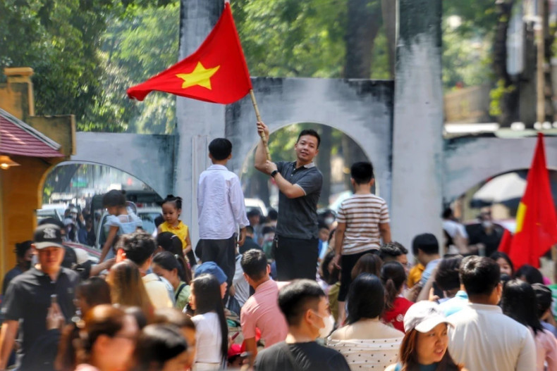 冯兴壁画空间区吸引众多市民和游客前来参观。