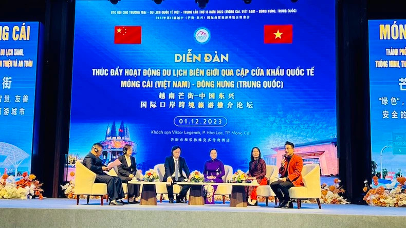 越中两国代表交换意见。 越中两国代表交换意见。