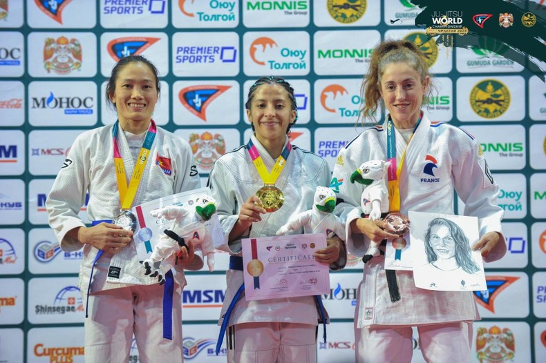 冯氏惠在45公斤级比赛中获得银牌。 冯氏惠在45公斤级比赛中获得银牌。