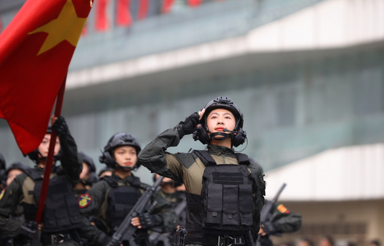 机动警察女警员。 机动警察女警员。