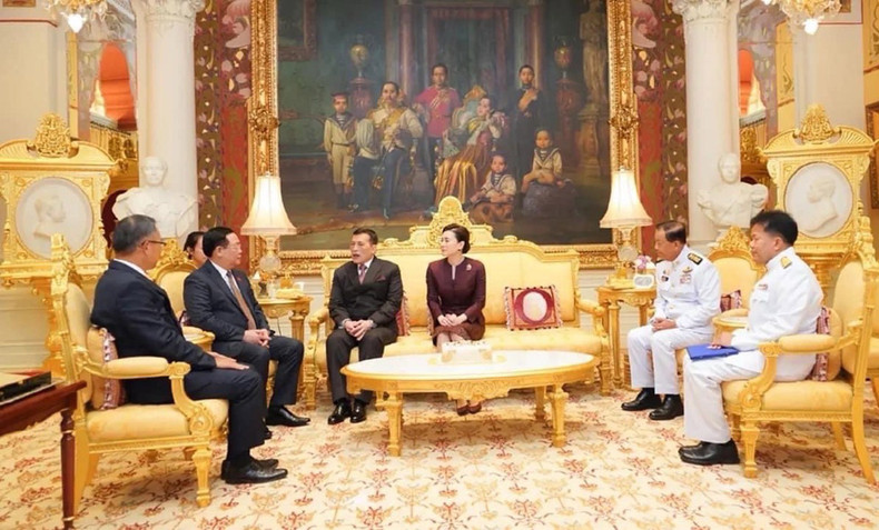 越南国会主席王廷惠拜访泰国国王哇集拉隆功。 越南国会主席王廷惠拜访泰国国王哇集拉隆功。