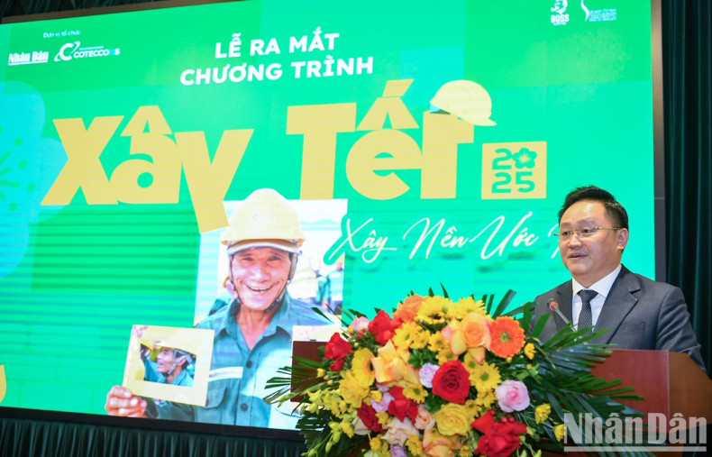 《人民报》社副总编辑潘文雄在启动仪式上发表讲话。