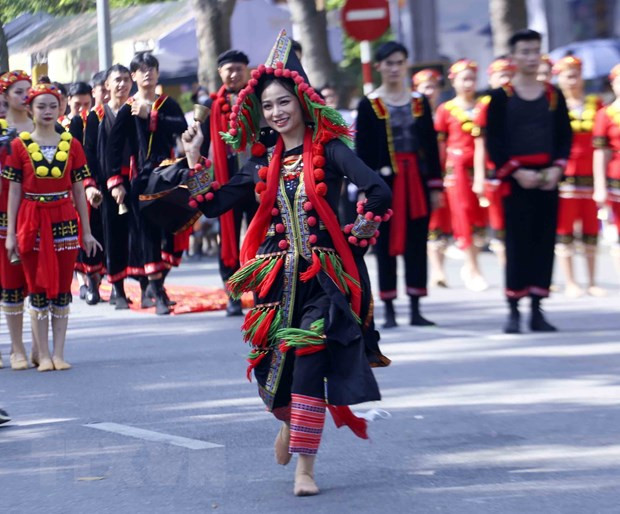 河内秋季狂欢节在还剑湖步行街举行。