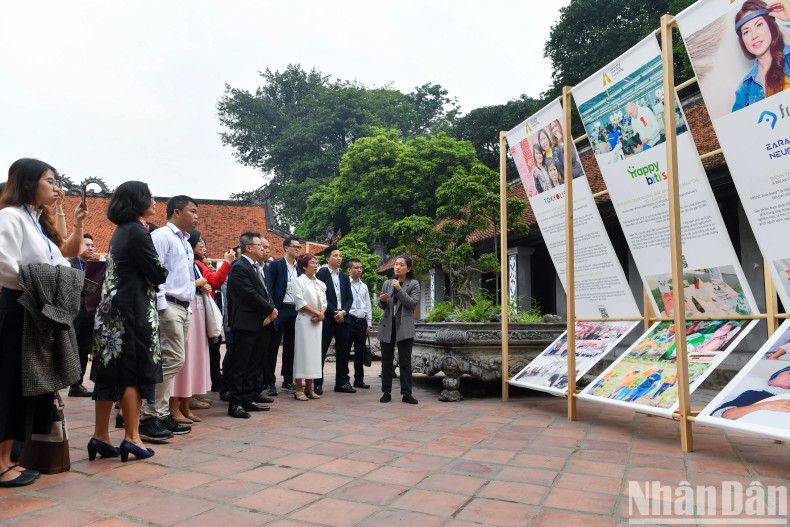 每个项目都有一个二维码,观众可以扫码并找到有关他们感兴趣的项目的具体信息。 每个项目都有一个二维码,观众可以扫码并找到有关他们感兴趣的项目的具体信息。