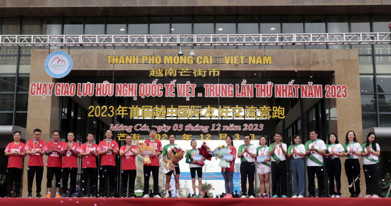 颁奖仪式。 颁奖仪式。