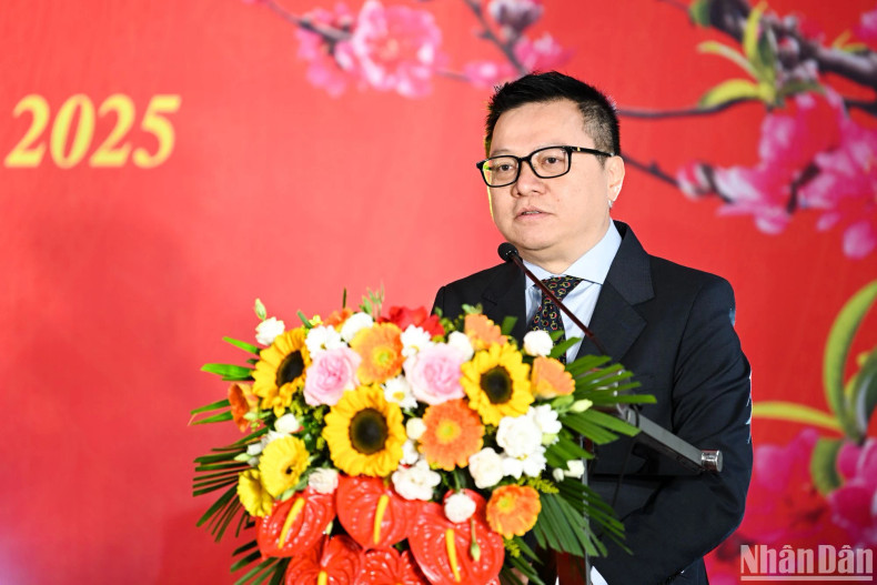 越共中央委员、人民报社总编辑、中央宣教与民运部副部长、越南新闻工作者协会主席黎国明发表讲话。(世代 摄) 越共中央委员、人民报社总编辑、中央宣教与民运部副部长、越南新闻工作者协会主席黎国明发表讲话。(世代 摄)