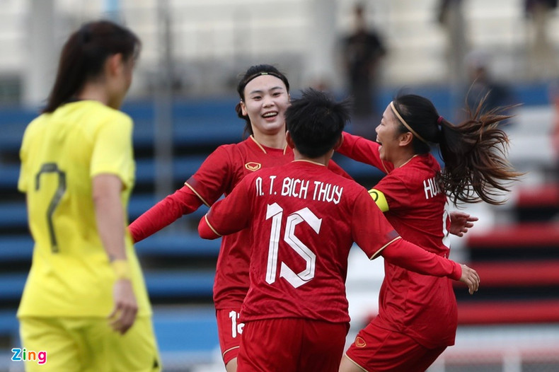 卫冕冠军越南女足队。(红衣) 卫冕冠军越南女足队。(红衣)