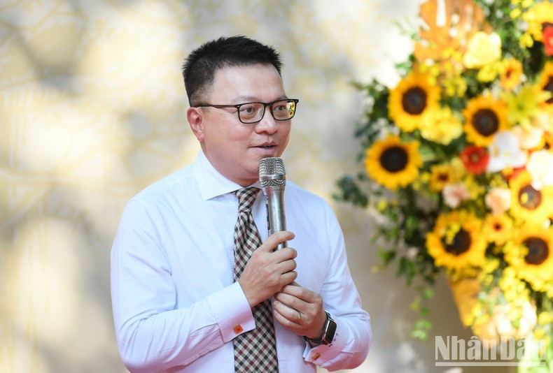 《人民报》社总编辑黎国明发表讲话。 《人民报》社总编辑黎国明发表讲话。